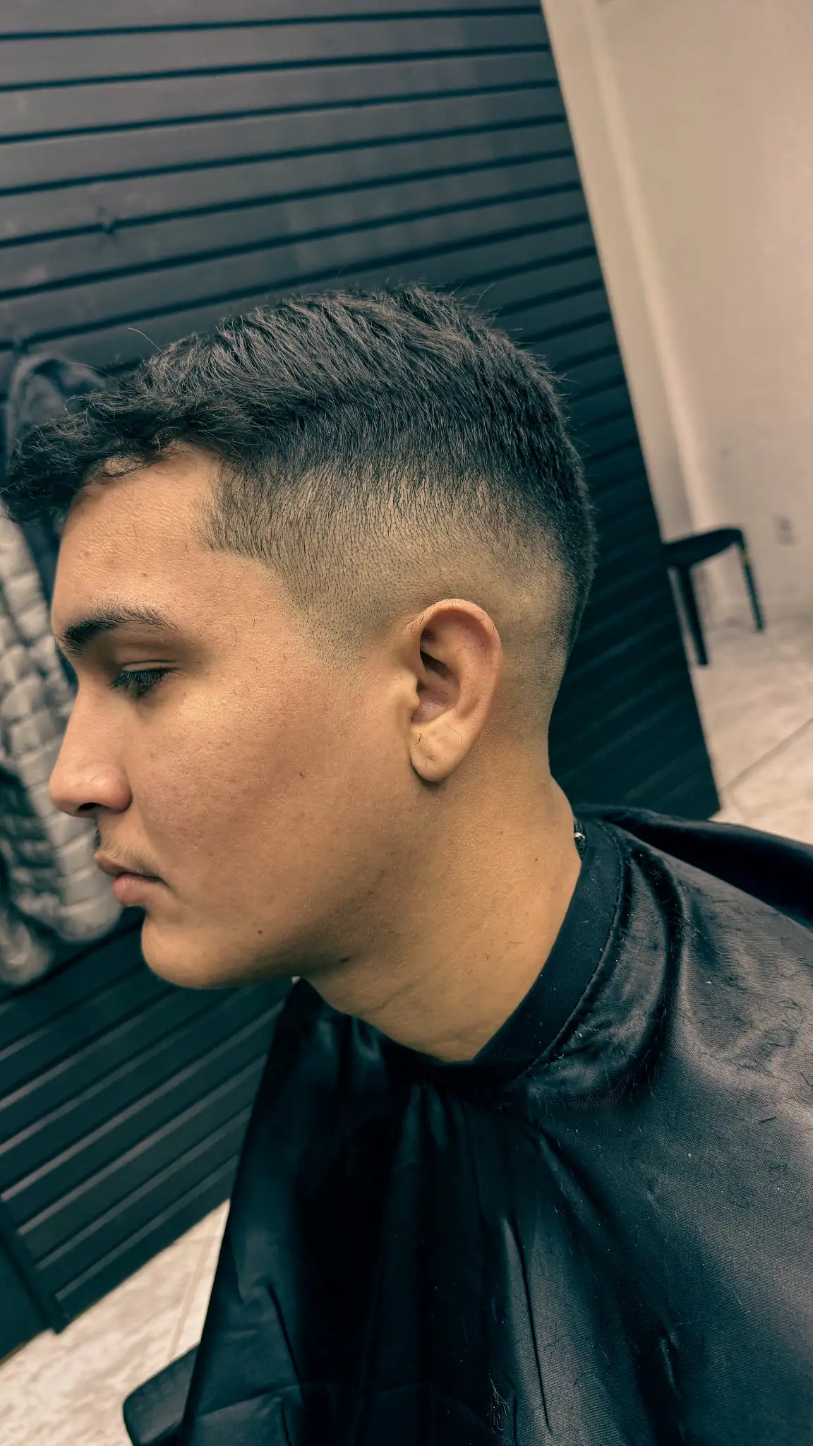 Corte masculino em barbearia em Palhoça 01