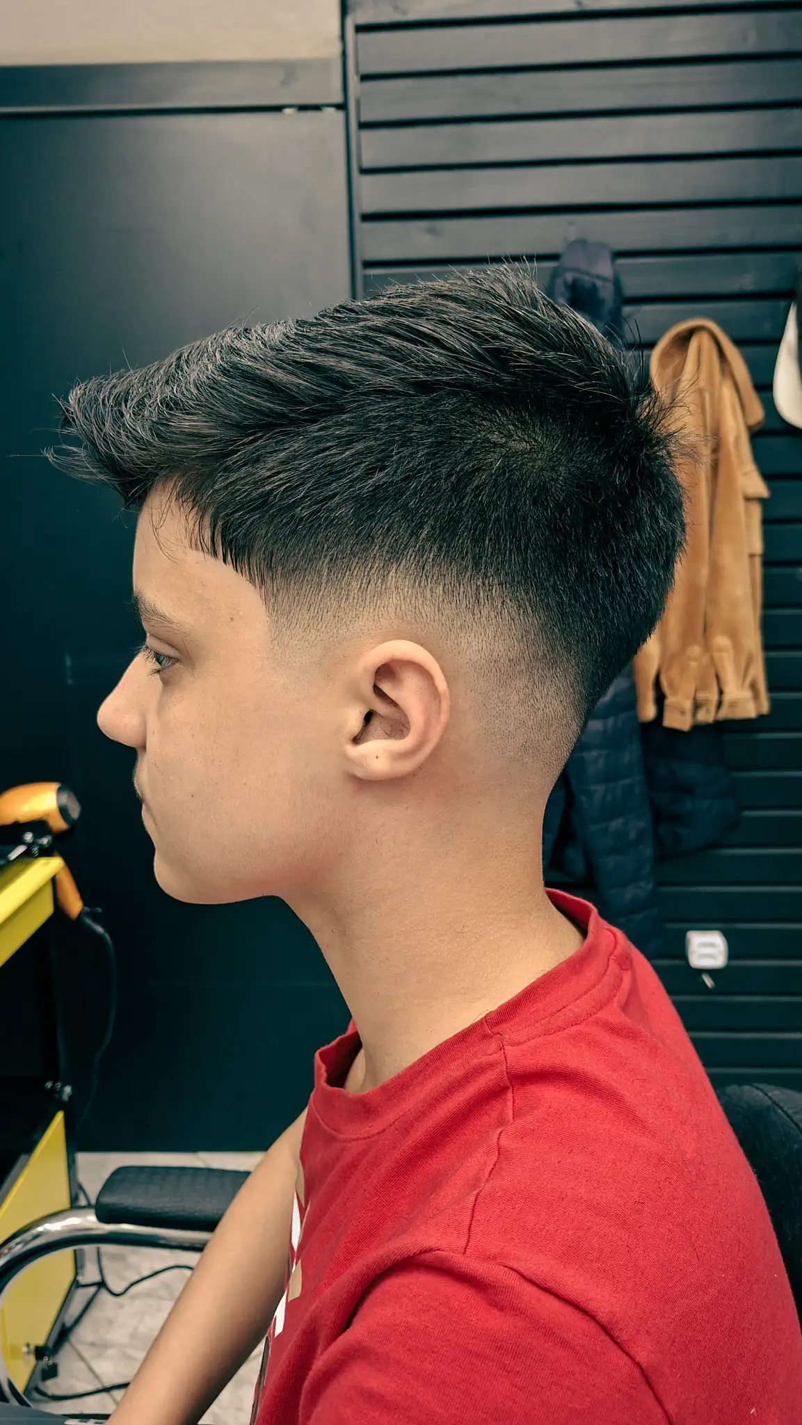Corte masculino em barbearia em Palhoça 02
