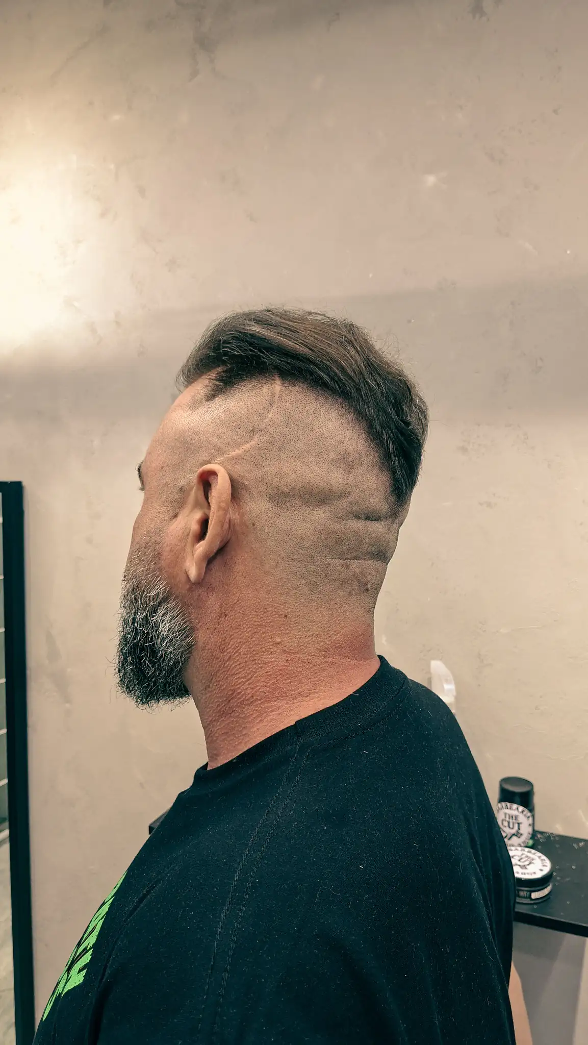 Corte masculino em barbearia em Palhoça 03