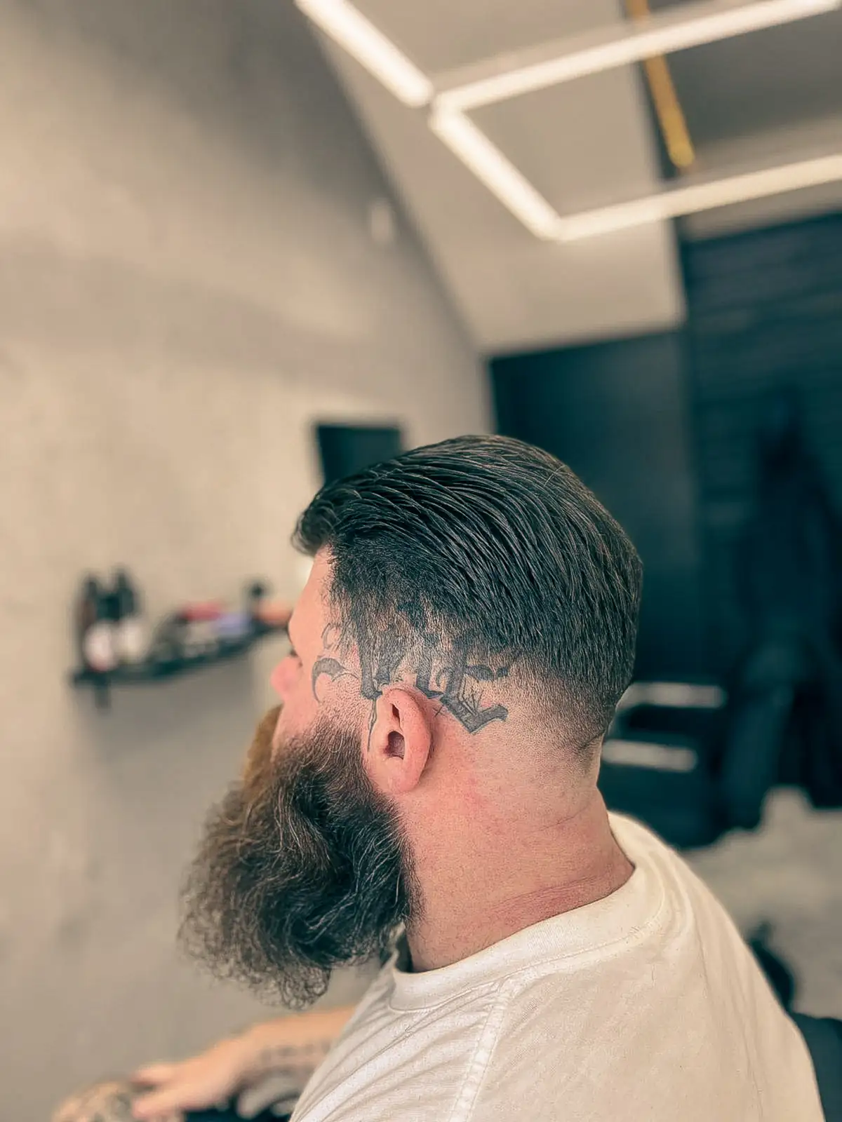 Corte masculino em barbearia em Palhoça 04